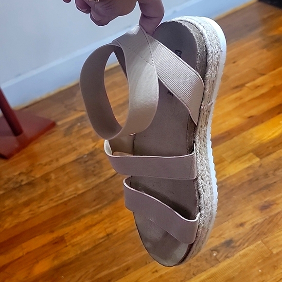 Cushionaire women's sandal size 11w color cram beautiful exelente condition - Picture 5 of 17
